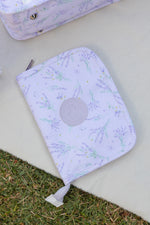 PORTA CARTEIRA DE VACINAÇÃO FLORAL LAVANDAS - MASTERBAG